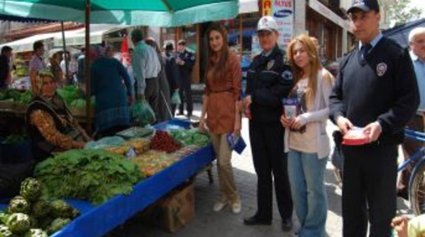 Kula'da Polis İle &Ouml;ğrenci Arasında &Ouml;rnek İşbirliği