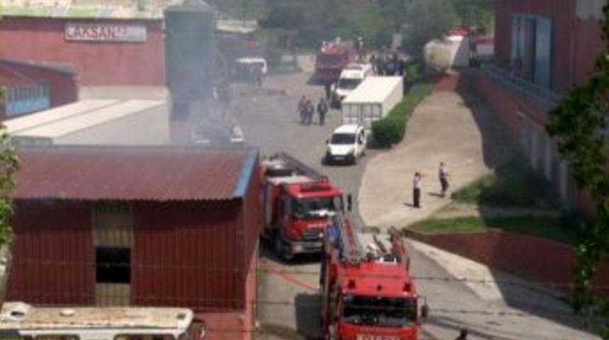 Alevlerin arasında kalan iş&ccedil;iyi arkadaşları kurtardı