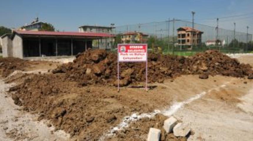 Taflan Halı Saha ve Sosyal Tesisleri'nin inşaatı sürüyor