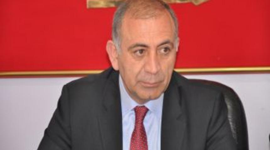 Chp Genel Başkan Yardımcısı Tekin, 5 İş&ccedil;inin G&ouml;lette &Ouml;ld&uuml;ğ&uuml; Aşkale'de Taziye Ziyaretinde Bulundu