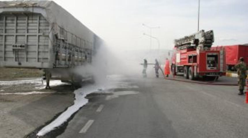 Erzincan'da Tır Yangını