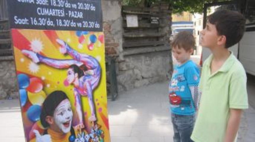 Şehit Aileleri Ve Engellilere &Uuml;cretsiz Sirk