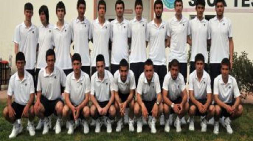 İlkadım Belediyespor U-19 takımı şampiyon olmak i&ccedil;in Ordu'ya gitti