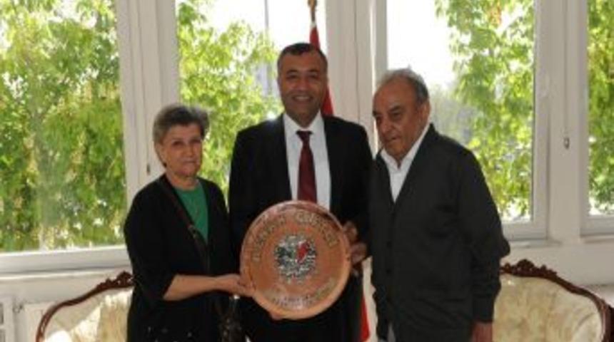 Şehit Emniyet M&uuml;d&uuml;r&uuml;'n&uuml;n Ailesinden Valiye Teşekk&uuml;r Ziyareti