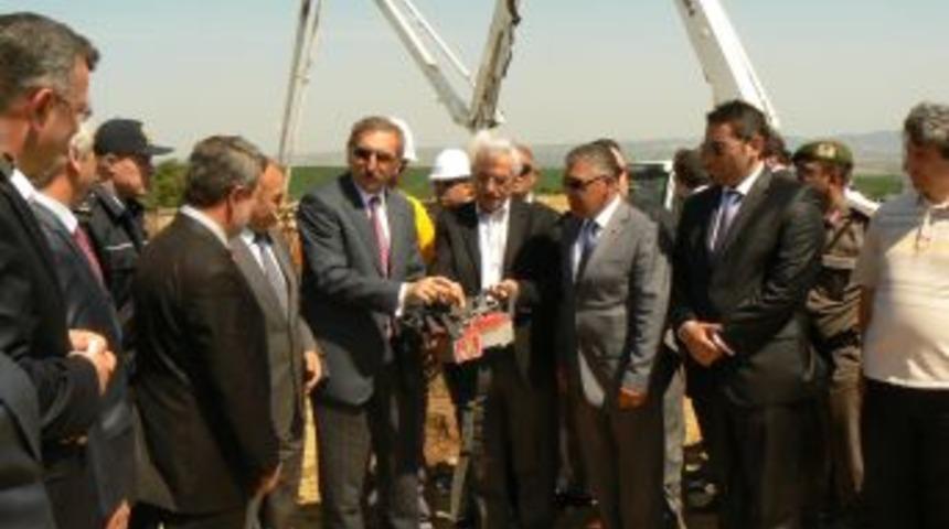 Beyendik Beldesinde  456 Konutun Temeli Atıldı