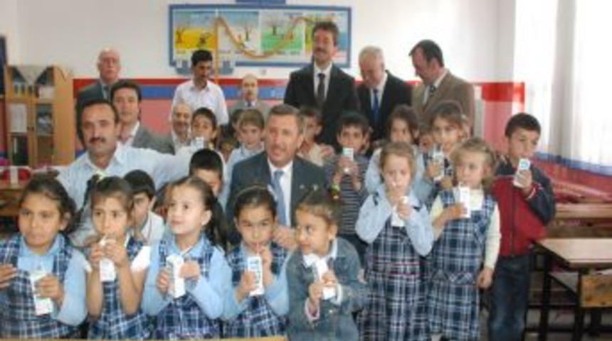 Tokat'ta &ldquo;Okul S&uuml;t&uuml; Akıl K&uuml;p&uuml; Projesi&rdquo; başladı