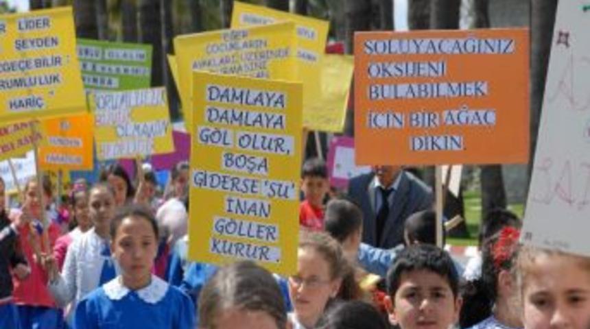 &Ouml;ğrenciler &Ccedil;evre İ&ccedil;in Y&uuml;r&uuml;d&uuml;