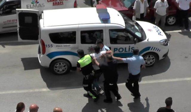 Polisin 'dur' ihtarına uymayan otomobildeki 3 kişiye biber gazlı müdahale