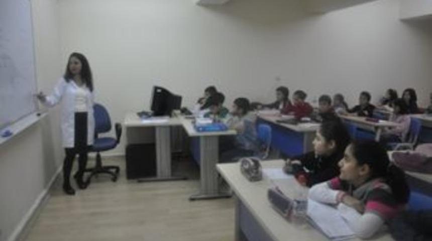 &Ccedil;ocuklar matematik ş&ouml;lenine hazırlanıyor&hellip;