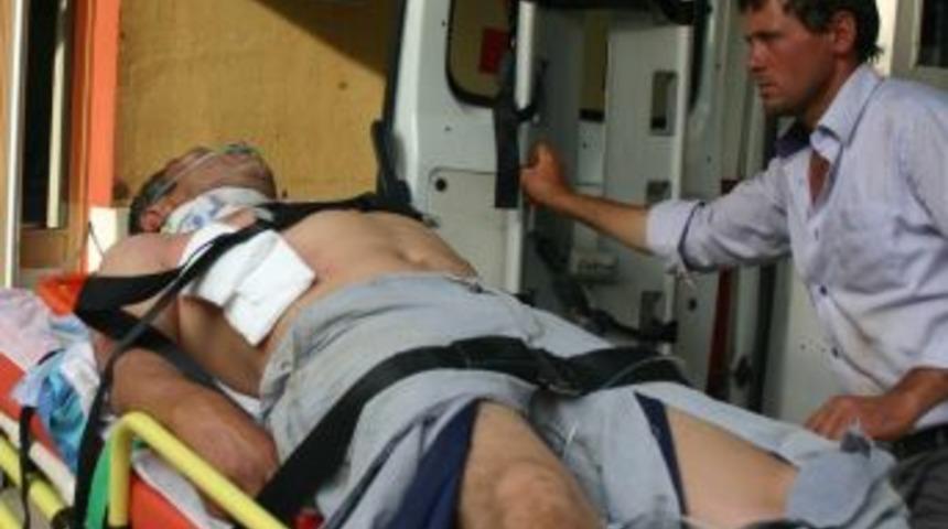 Devrilen Trakt&ouml;r&uuml;n Altında Kaldı