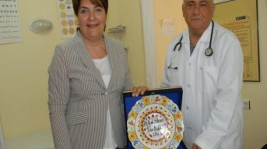 Yılın Doktoruna Bir &Ouml;d&uuml;lde Meslektaşlarından