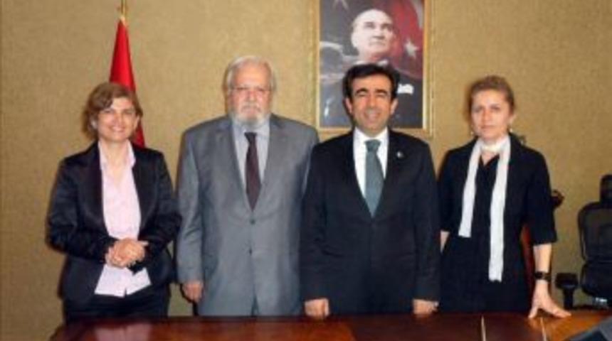 Şairler Ve Yazarlar Sorunlarını Valiye Anlattı