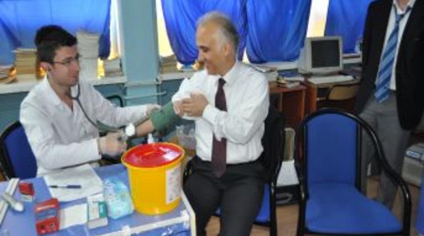 &Ouml;ğrenciler Kan Bağışında Bulundu