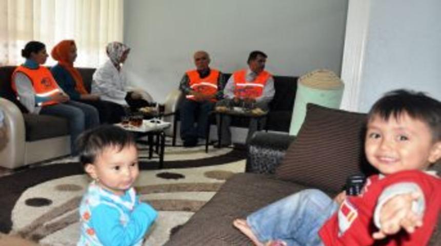 Kimse Yok Mu, evi yanan 2 aileye yardım eli uzattı