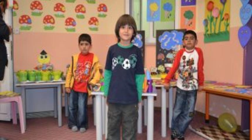 Şenkaya'da Minik &Ouml;ğrencilerin Yılsonu Sergisi