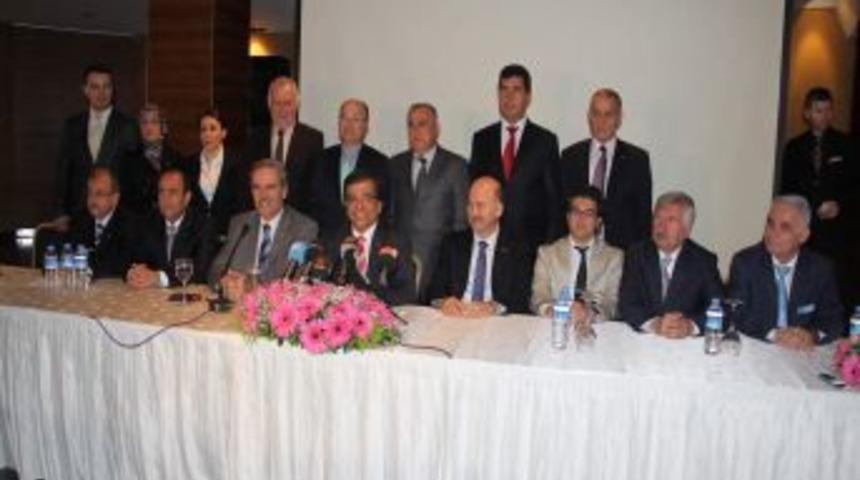 Ak Parti Bursa Teşkilatında G&ouml;rev Dağılımı Yapıldı