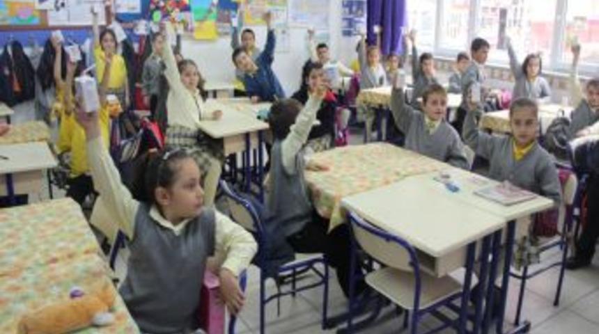 Rize'de &Ouml;ğrencilere S&uuml;t Dağıtımına Bug&uuml;n Başlanıldı