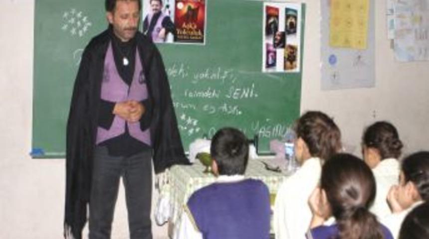 Aşkın G&ouml;zyaşları'nın yazarı &ouml;ğrencilerle sohbet etti