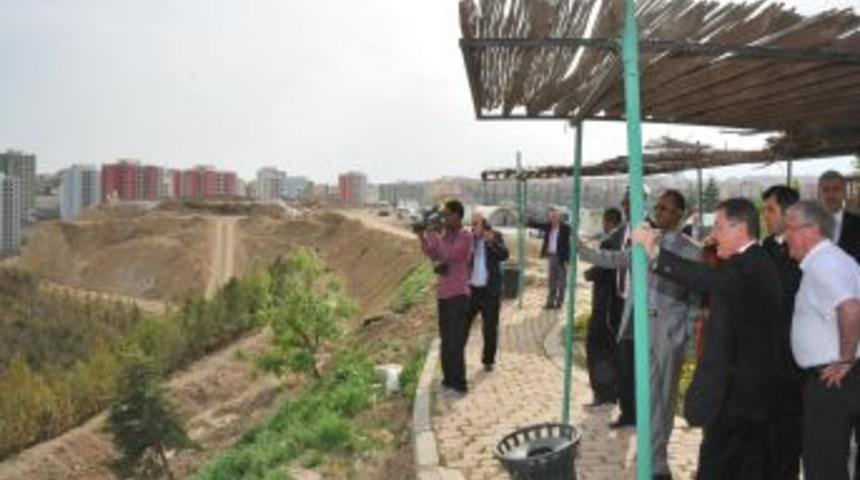 Başkan G&ouml;k&ccedil;ek, Etyopya heyetine proje alanlarını gezdirdi