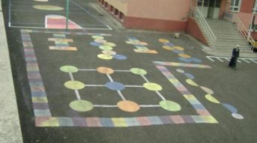 Okul Bah&ccedil;esi Rengarenk Oyun &Ccedil;izgileri İle Hayat Buldu