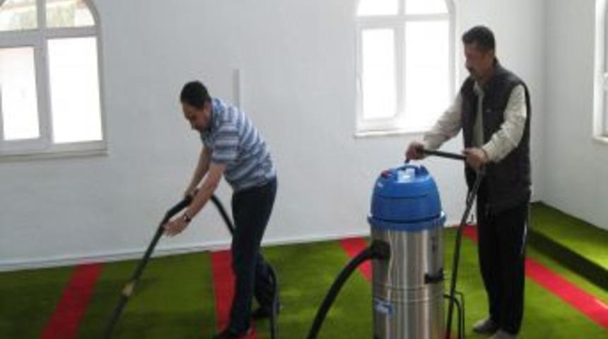 Cemevlerinde Hıdrellez &Ouml;ncesi Temizlik