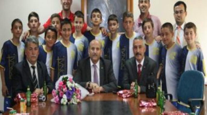 Futbolda T&uuml;rkiye Şampiyonu İshakpaşa İ&Ouml;O