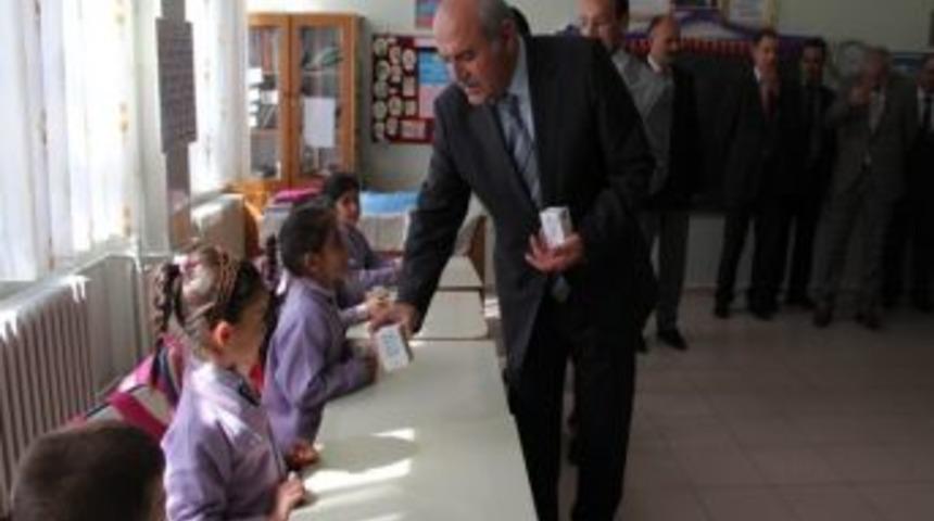 Bayburt'ta Okul S&uuml;t&uuml; Akıl K&uuml;p&uuml; Projesi Başladı