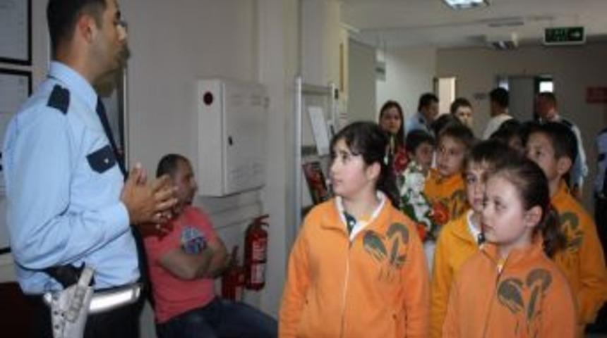 &Ouml;ğrenciler Polislerden Trafik Dersi Aldı