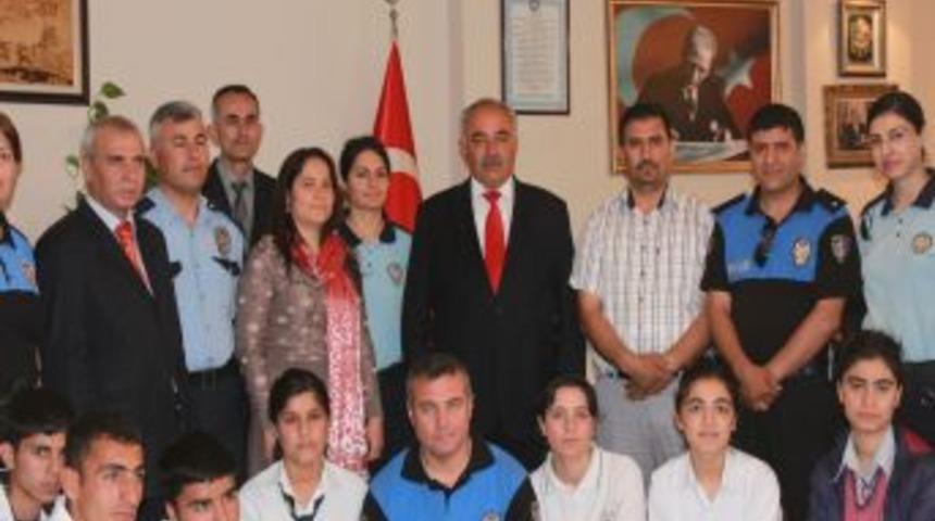 Geziden d&ouml;nen &ouml;ğrencilerden, başkan Keskin'e teşşek&uuml;r ziyareti