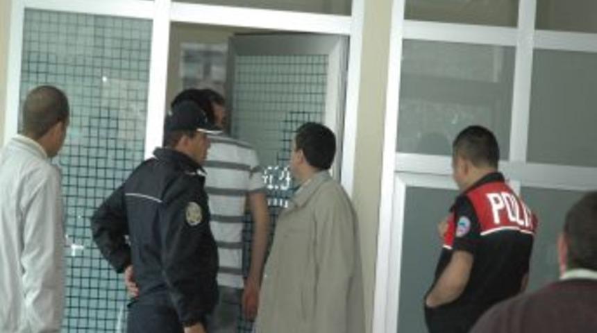 'Milletvekili yakınıyım' diyen magandalar polisi darp etti