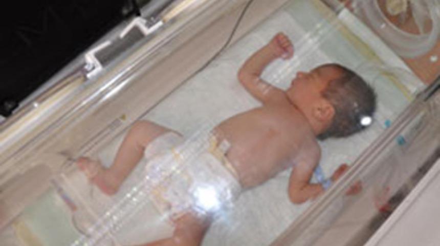 17'lik anne, bebeğini hastanede bıraktı