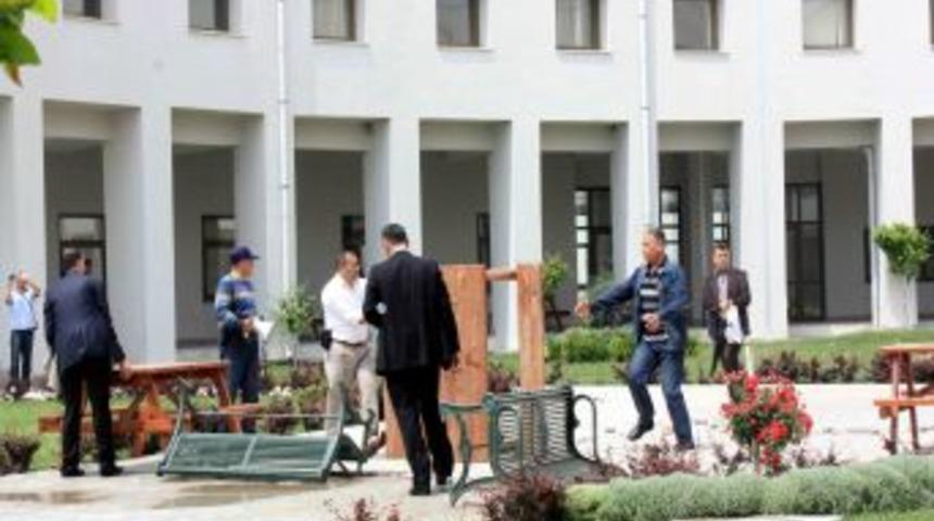 Mersin &Uuml;niversitesi'nde gerginlik: 2 &ouml;ğrenci yaralandı