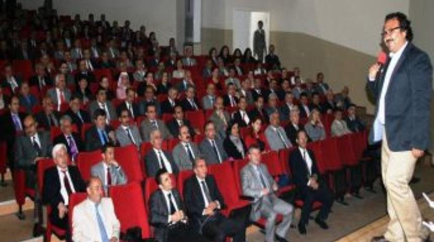 Karlı: &Ouml;ğretmenler 21 y&uuml;zyılın &ouml;ğrencilerine g&ouml;re kendisini geliştirmeli