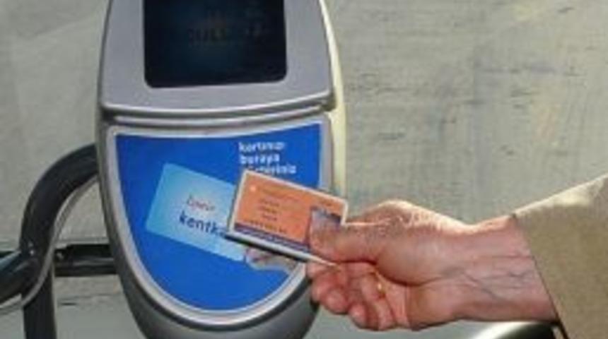 İzmir'de yaşlılar 60 yaş kartı kuyruğuna isyan etti