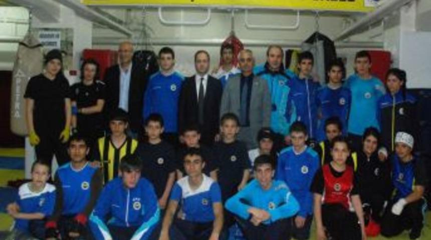 Fenerbah&ccedil;e Ankara boks okuluna ziyaret