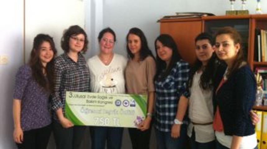 &Ouml;ğrencilerin 'Evde Hasta Bakımı' projesine birincilik &ouml;d&uuml;l&uuml;