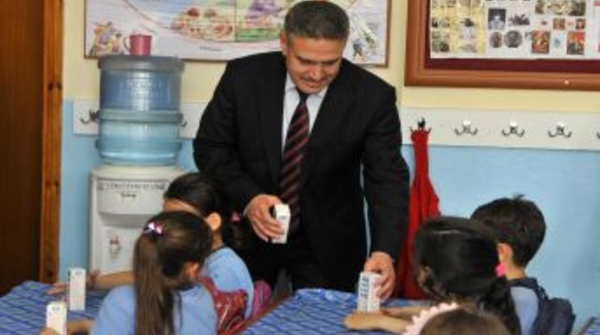 Antalya&rsquo;da okul s&uuml;t&uuml; dağıtımına yeniden başlandı