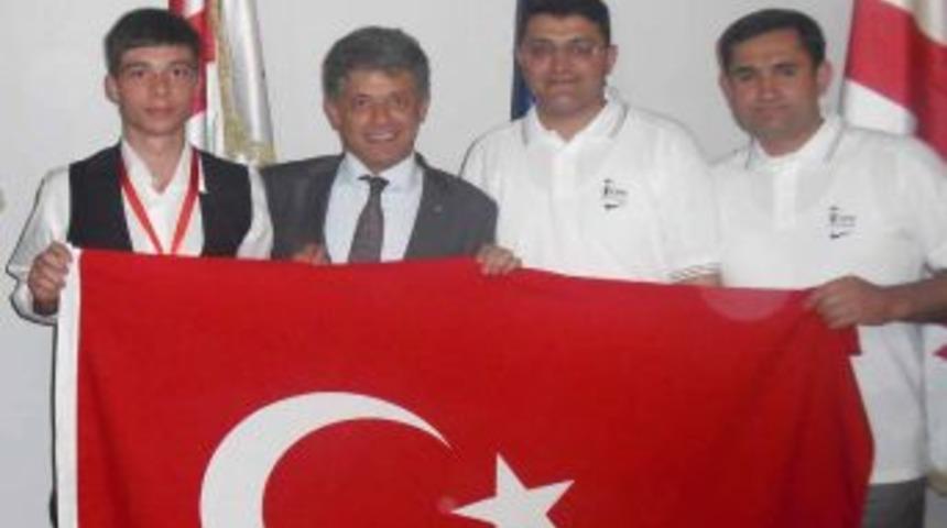 &Ouml;zel Sultan Murat Fen Lisesi, d&uuml;nya &uuml;&ccedil;&uuml;nc&uuml;s&uuml;