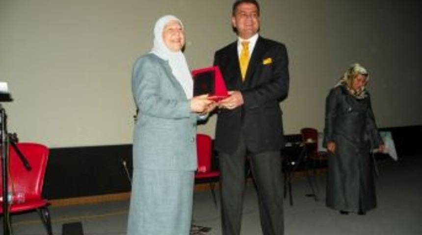 Kırıkkale Valisi'nin annesi yılın annesi se&ccedil;ildi