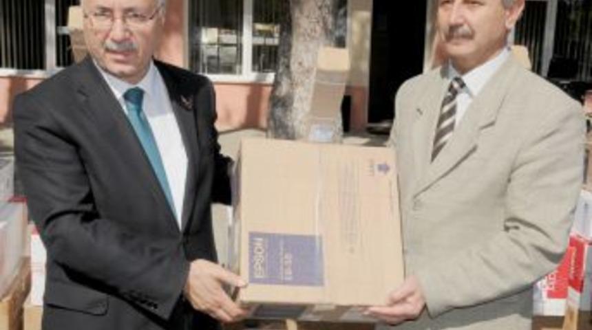 Manisa İl &Ouml;zel İdaresi'nden 17 okula 17 bilgisayar