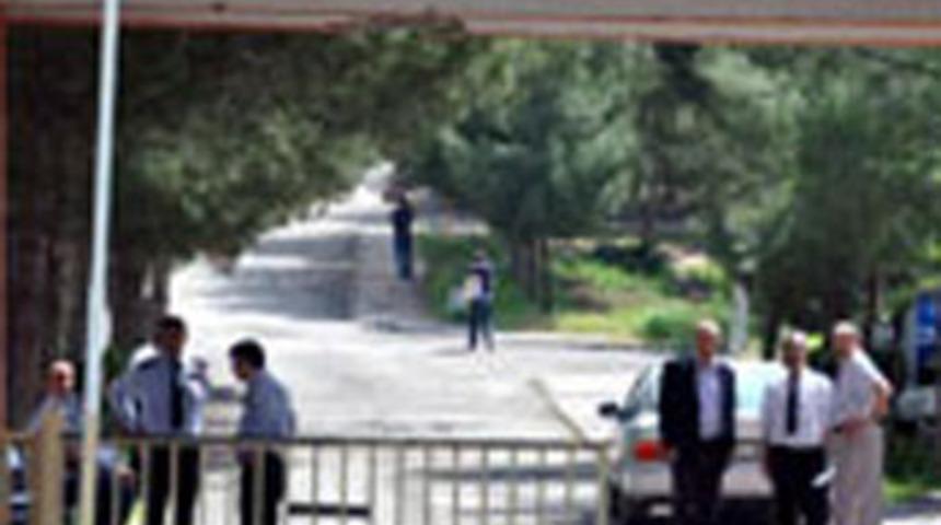 &Uuml;niversiteye bombalı saldırı!