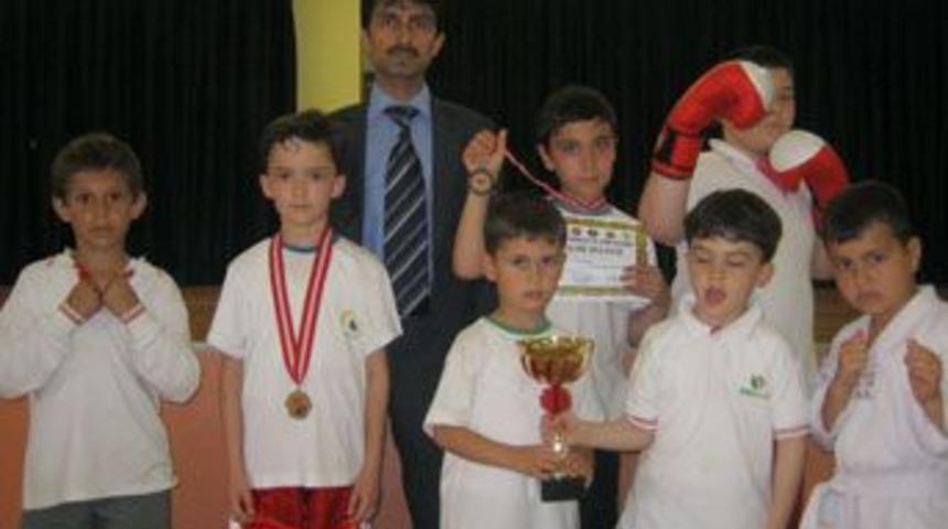 Semalı &ouml;ğrencilerin kick boks sevinci