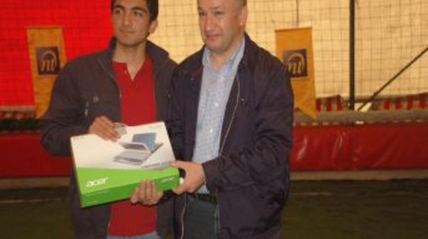 Bolusporlu futbolculardan, FEM Dersaneleri &ouml;ğrencilerine &ouml;d&uuml;l