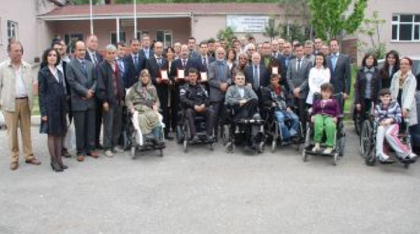 Ereğli'de 4 engelli ak&uuml;l&uuml; sandalyesine kavuştu