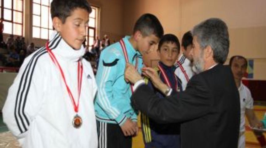 Sincan Belediyesi'nden ata sporu g&uuml;reşe destek