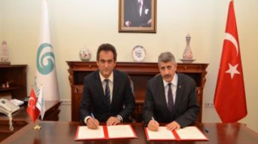 BE&Uuml; ile Yunus Emre Enst&uuml;t&uuml;s&uuml; arasında protokol imzalandı