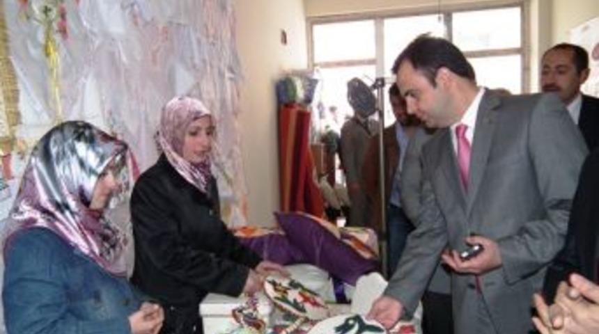 Sarıkamış'ta fakir &ouml;ğrencilere kermes desteği