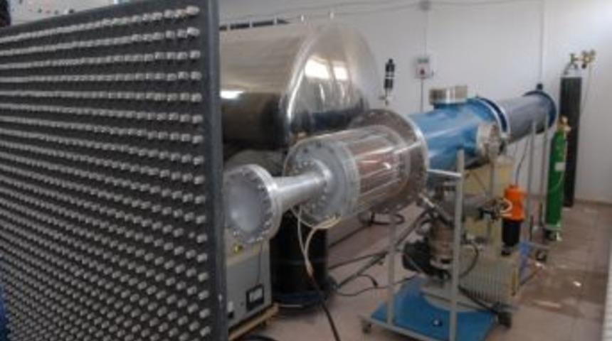 T&uuml;rkiye'de ilk kez y&uuml;ksek elektromanyetik enerji kablosuz olarak aktarıldı