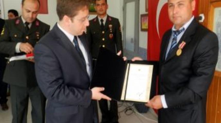 Nallıhanlı gaziye devlet &ouml;v&uuml;n&ccedil; madalyası verildi