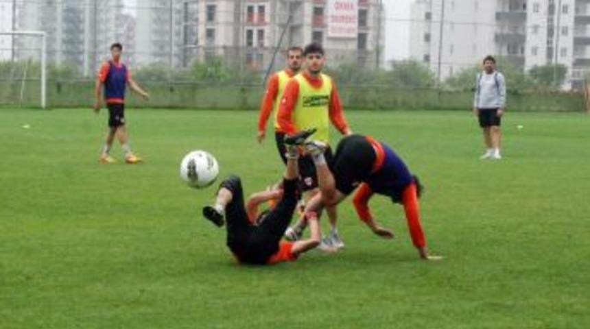 Adanaspor yağmur altında &ccedil;alıştı